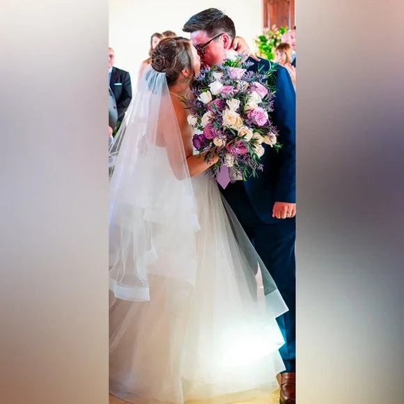 Elegant White Wedding Dress - Picture 7 of 10